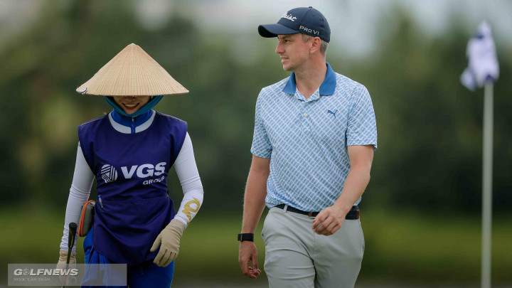 Golfer hạng 1221 thế giới dẫn đầu sau vòng 1 BRG Open Golf Championship 2023