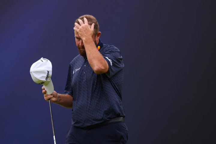 The Open 2025: Shane Lowry bị phạt 2 gậy vì… swing nháp