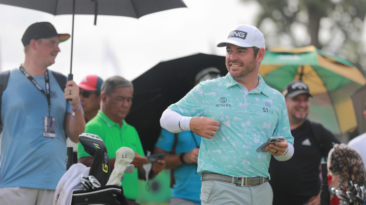 Đánh bại Bryson DeChambeau sau 23 hố, Louis Oosthuizen giúp đội Stinger vào chung kết LIV Golf Miami
