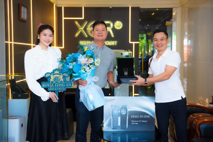 Golfer Nguyễn Mạnh Cương nhận giải thưởng HIO 156 triệu từ XOR