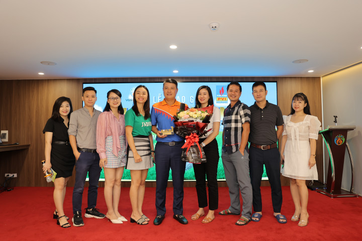 Chủ tịch Bùi Quốc Giang mở màn cho “Quỹ HIO" Câu lạc bộ họ Bùi